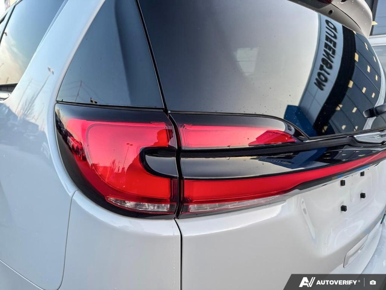 2024 Chrysler Pacifica Hybrid Pinnacle   HTD WHEEL   PANO ROOF   LEATHER Photo