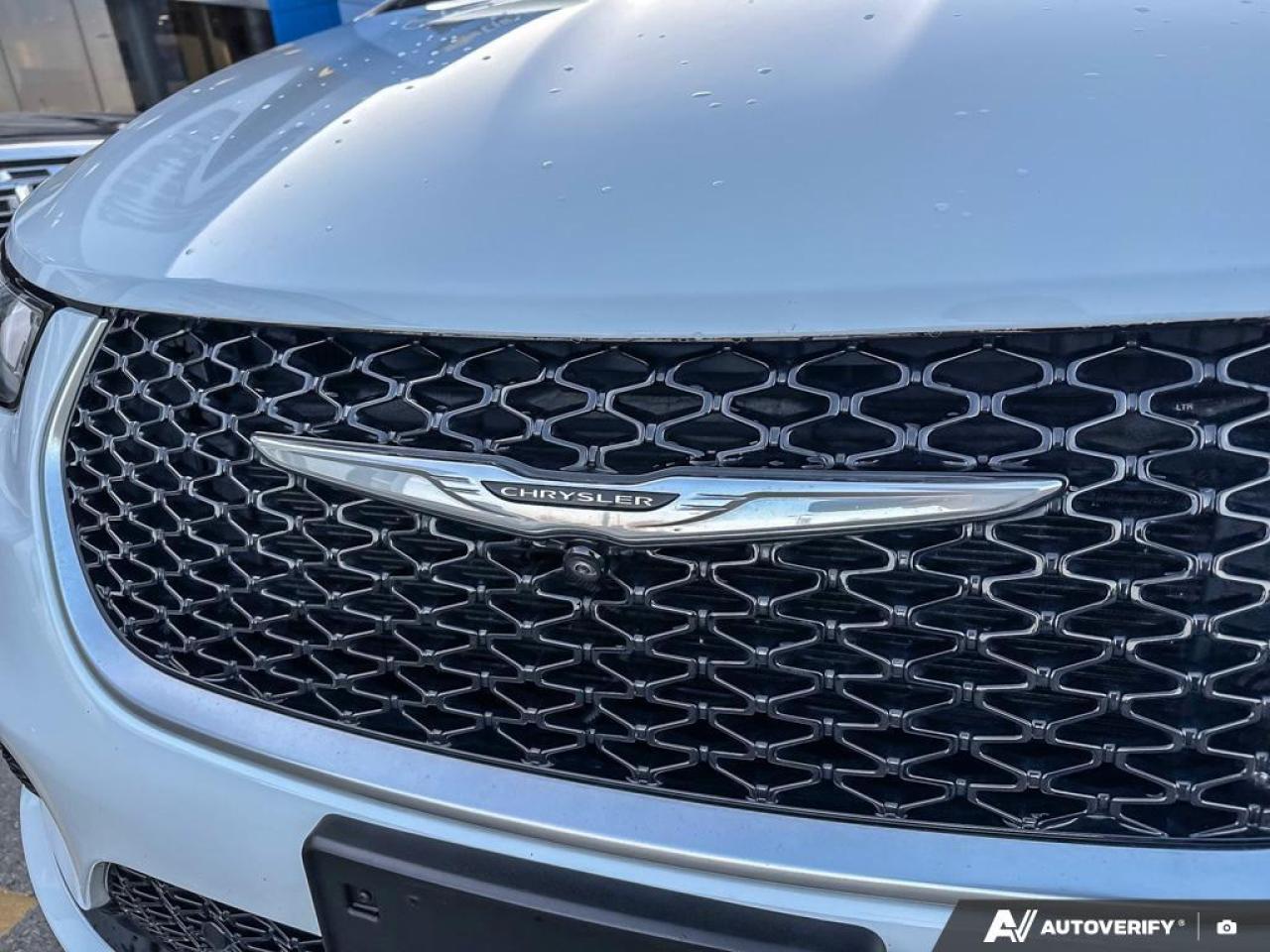 2024 Chrysler Pacifica Hybrid Pinnacle   HTD WHEEL   PANO ROOF   LEATHER Photo