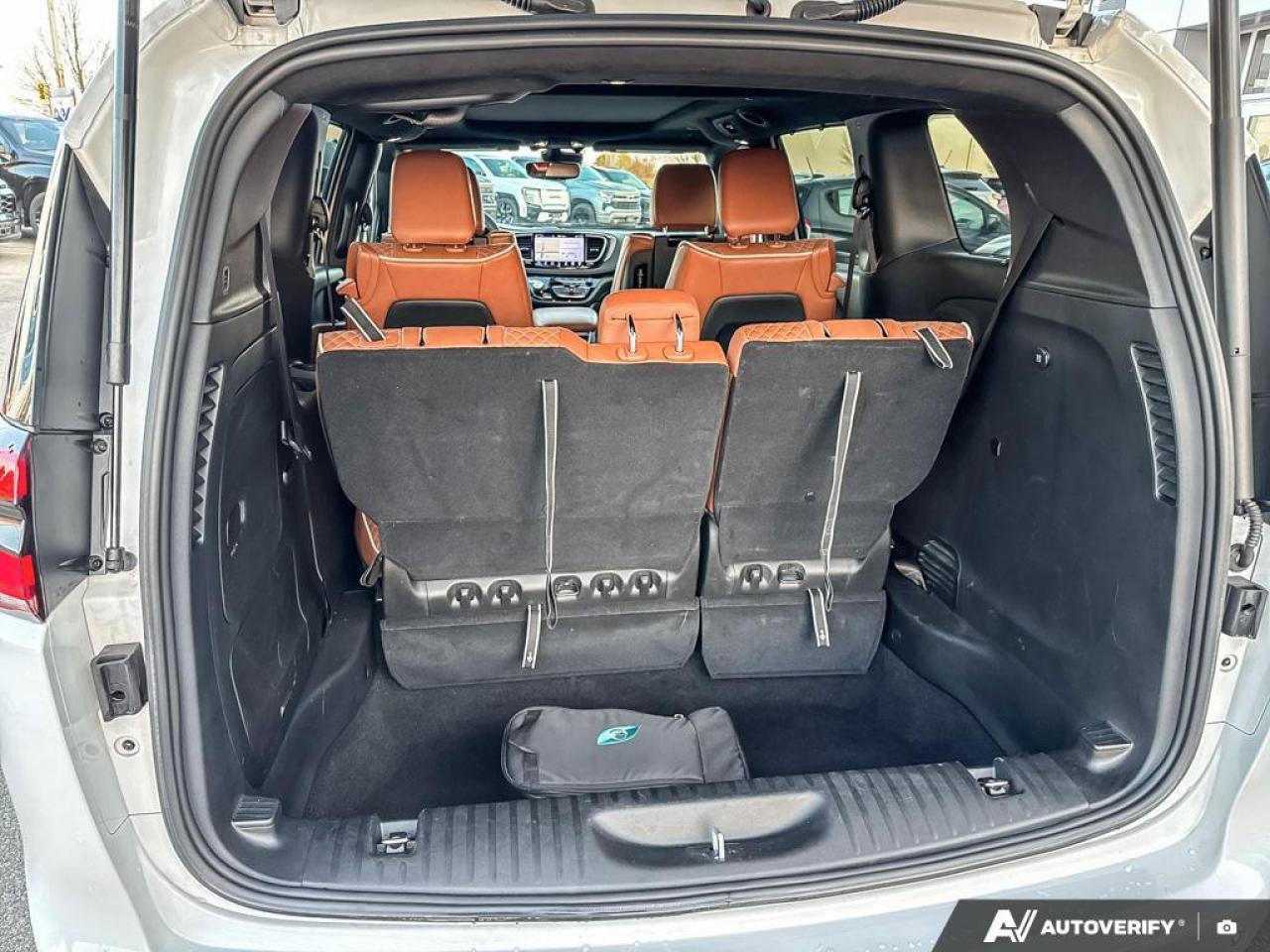 2024 Chrysler Pacifica Hybrid Pinnacle   HTD WHEEL   PANO ROOF   LEATHER Photo