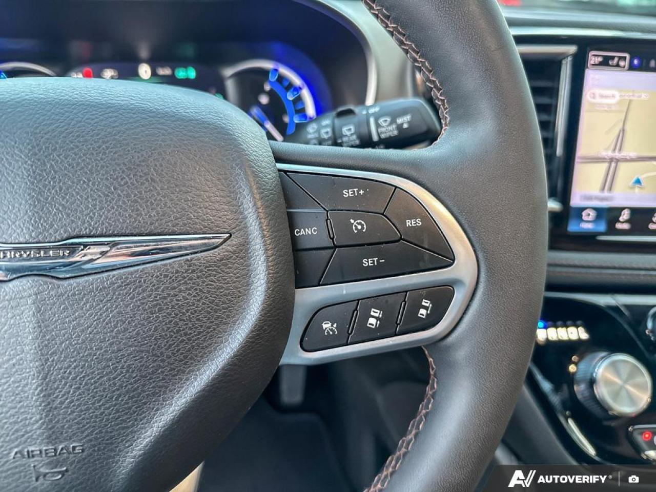 2024 Chrysler Pacifica Hybrid Pinnacle   HTD WHEEL   PANO ROOF   LEATHER Photo