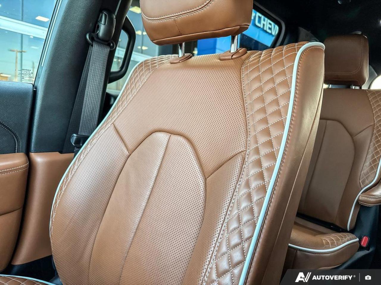 2024 Chrysler Pacifica Hybrid Pinnacle   HTD WHEEL   PANO ROOF   LEATHER Photo