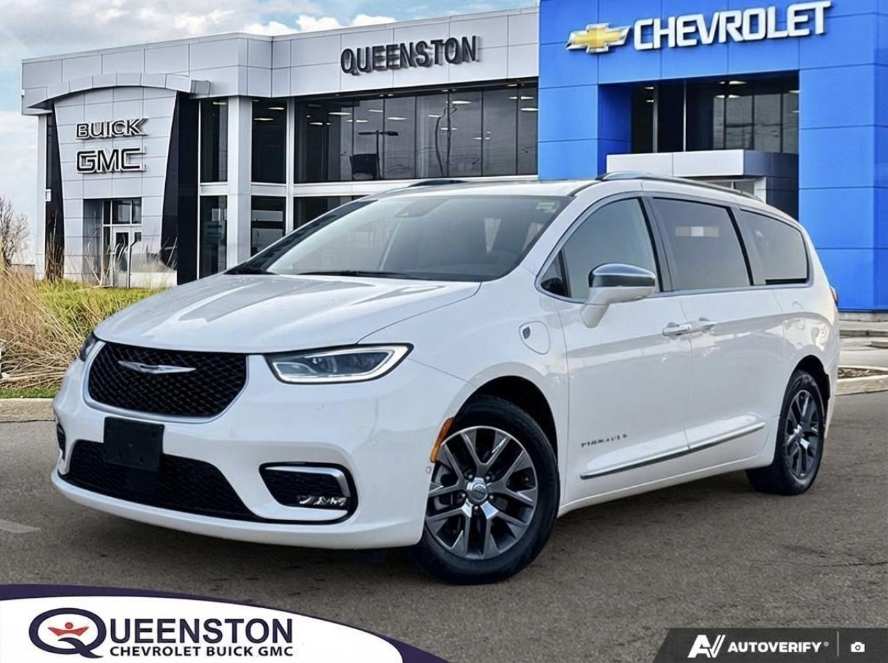 2024 Chrysler Pacifica Hybrid Pinnacle   HTD WHEEL   PANO ROOF   LEATHER Photo