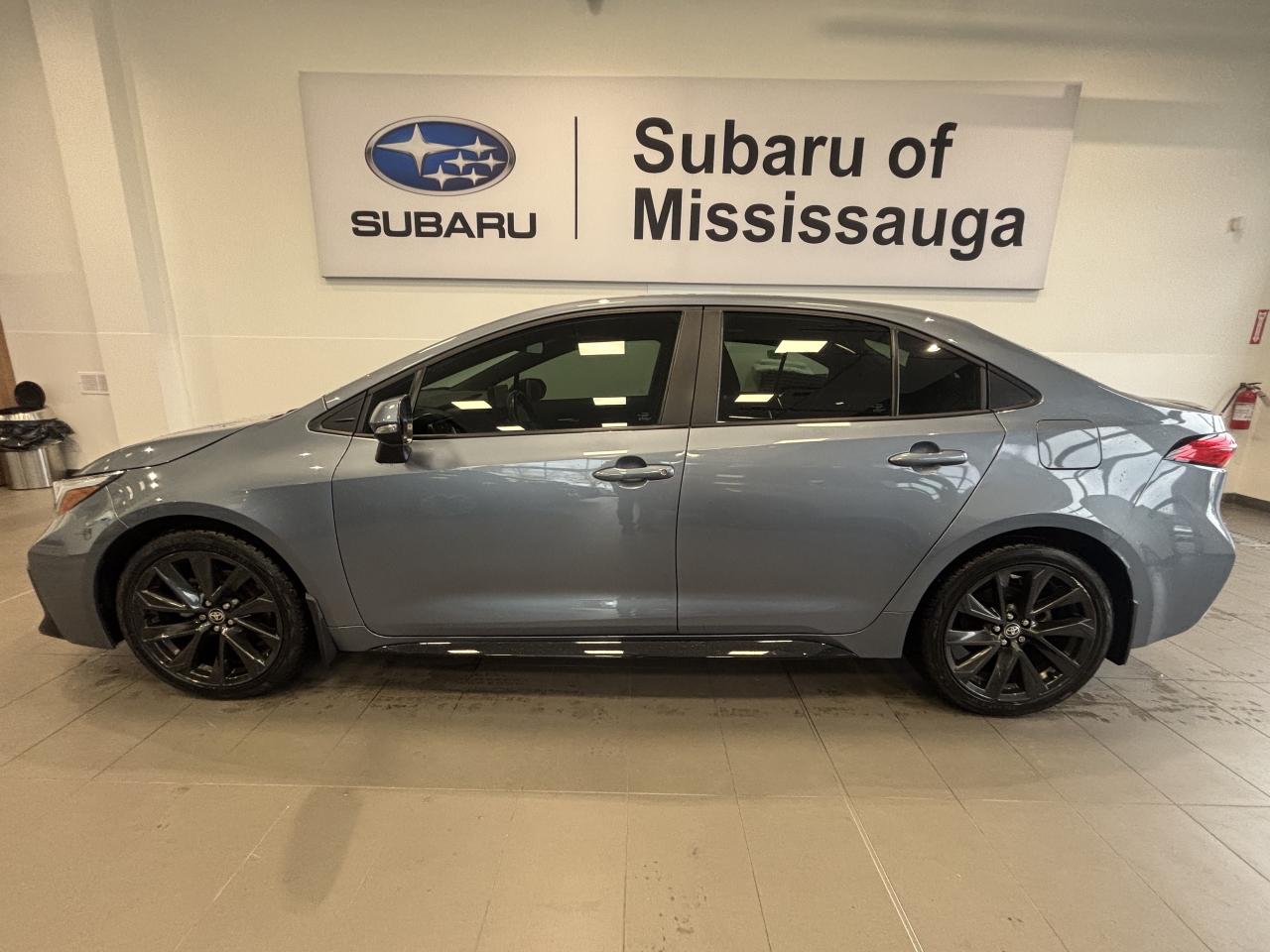 2024 Toyota Corolla SE   ONE OWNER   LOW KM   SUNROOF   APPLE CARPLAY! Photo