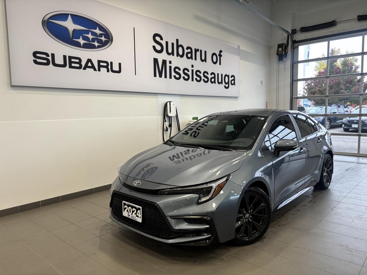 2024 Toyota Corolla SE   ONE OWNER   LOW KM   SUNROOF   APPLE CARPLAY! Photo