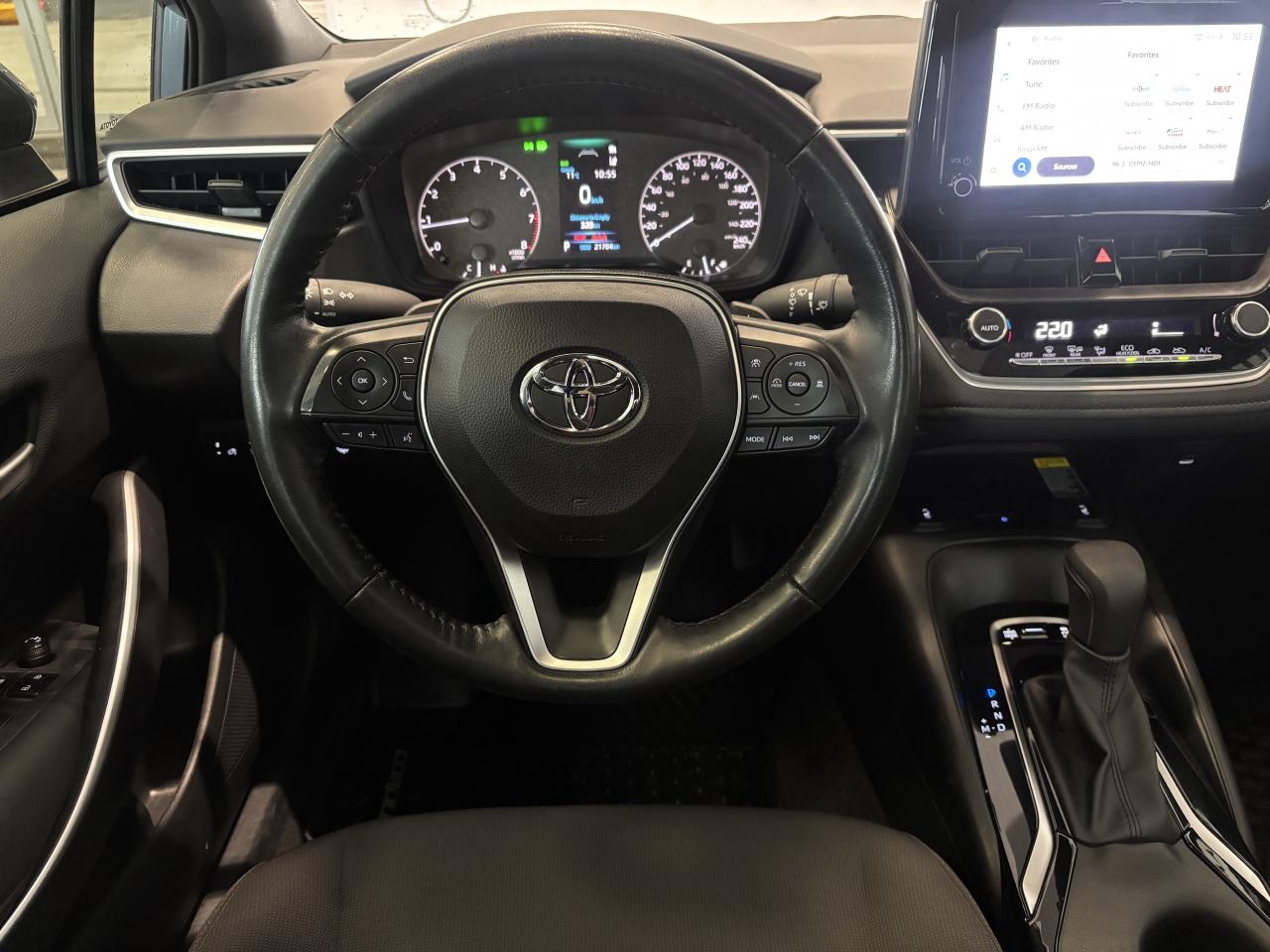 2024 Toyota Corolla SE   ONE OWNER   LOW KM   SUNROOF   APPLE CARPLAY! Photo