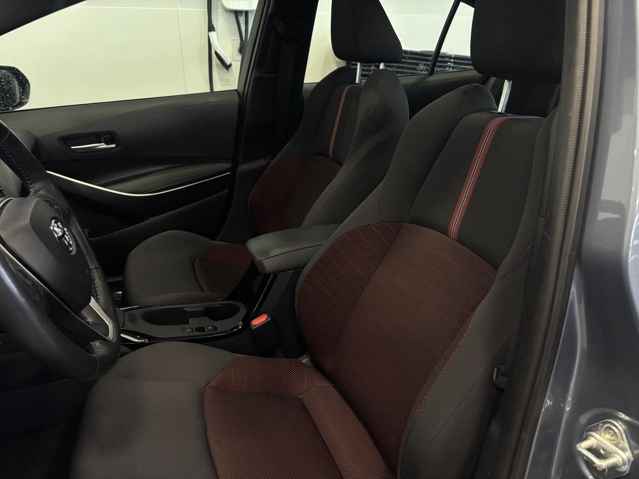 2024 Toyota Corolla SE   ONE OWNER   LOW KM   SUNROOF   APPLE CARPLAY! Photo