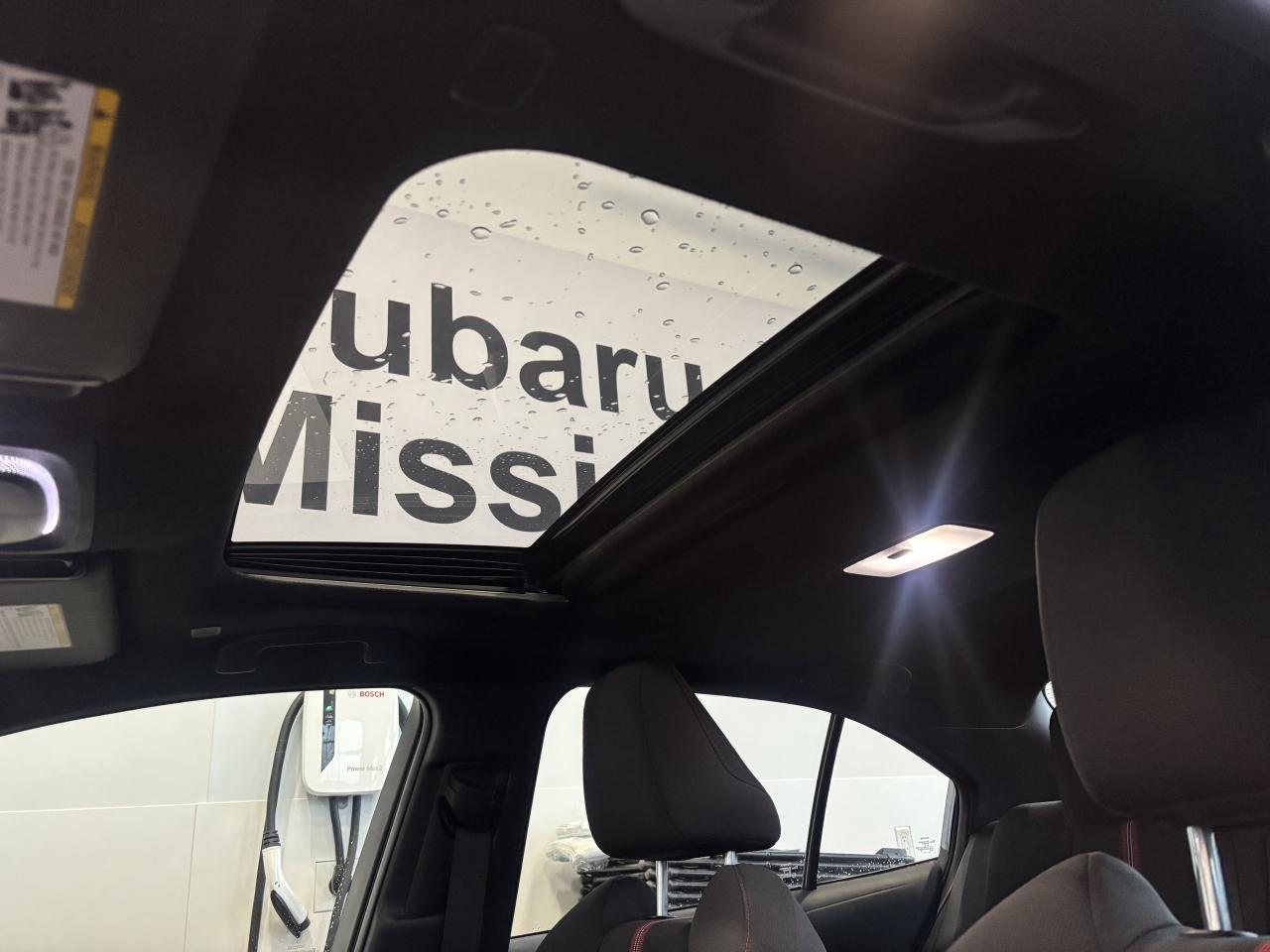 2024 Toyota Corolla SE   ONE OWNER   LOW KM   SUNROOF   APPLE CARPLAY! Photo