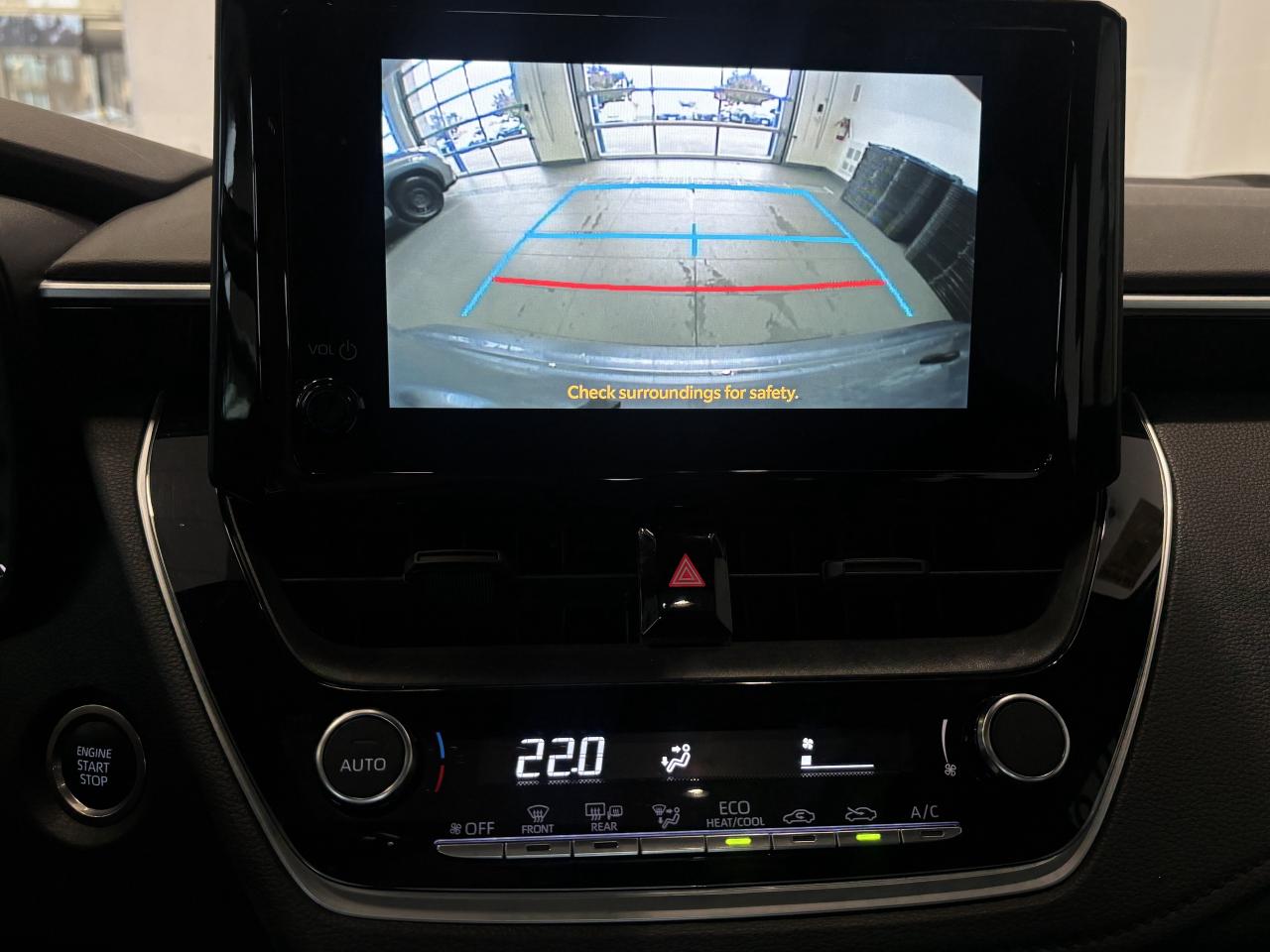 2024 Toyota Corolla SE   ONE OWNER   LOW KM   SUNROOF   APPLE CARPLAY! Photo