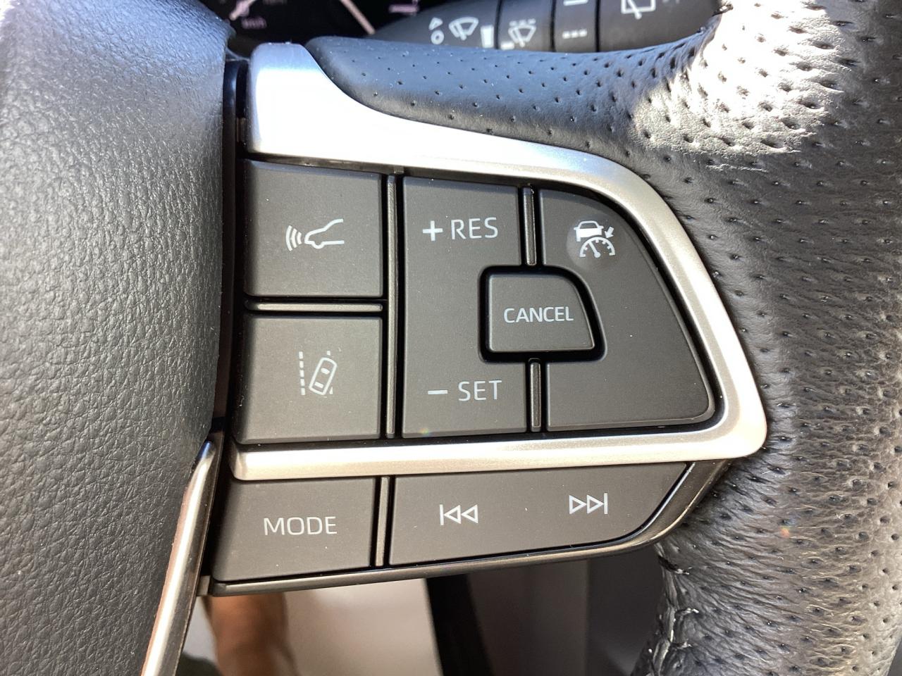 2021 Toyota Sienna LE 8-Passenger FWD Photo