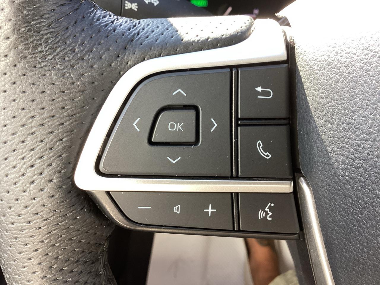 2021 Toyota Sienna LE 8-Passenger FWD Photo