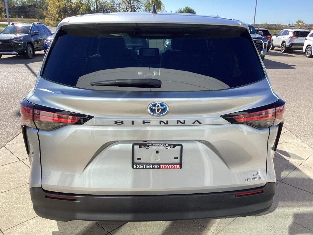2021 Toyota Sienna LE 8-Passenger FWD Photo