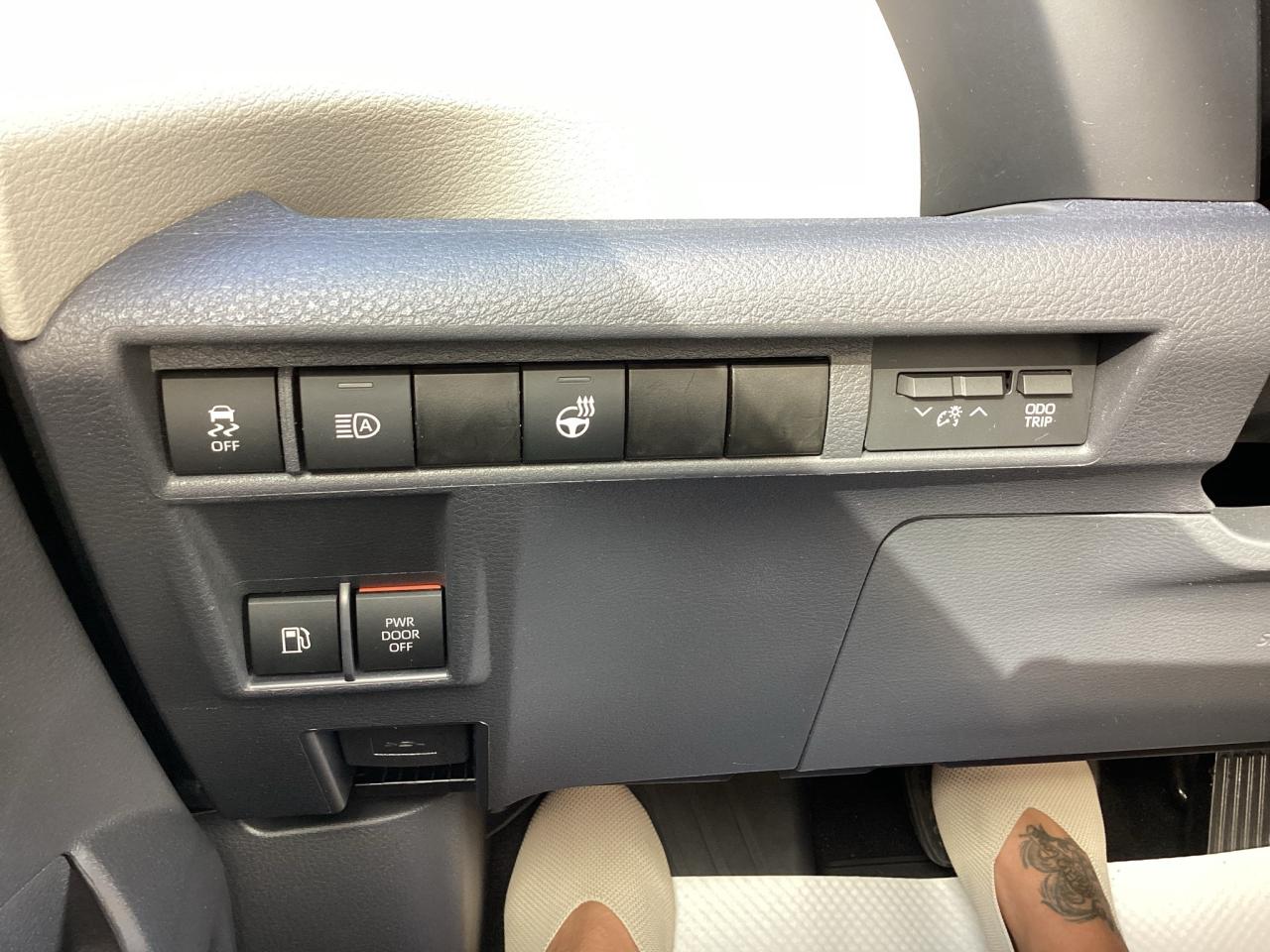 2021 Toyota Sienna LE 8-Passenger FWD Photo