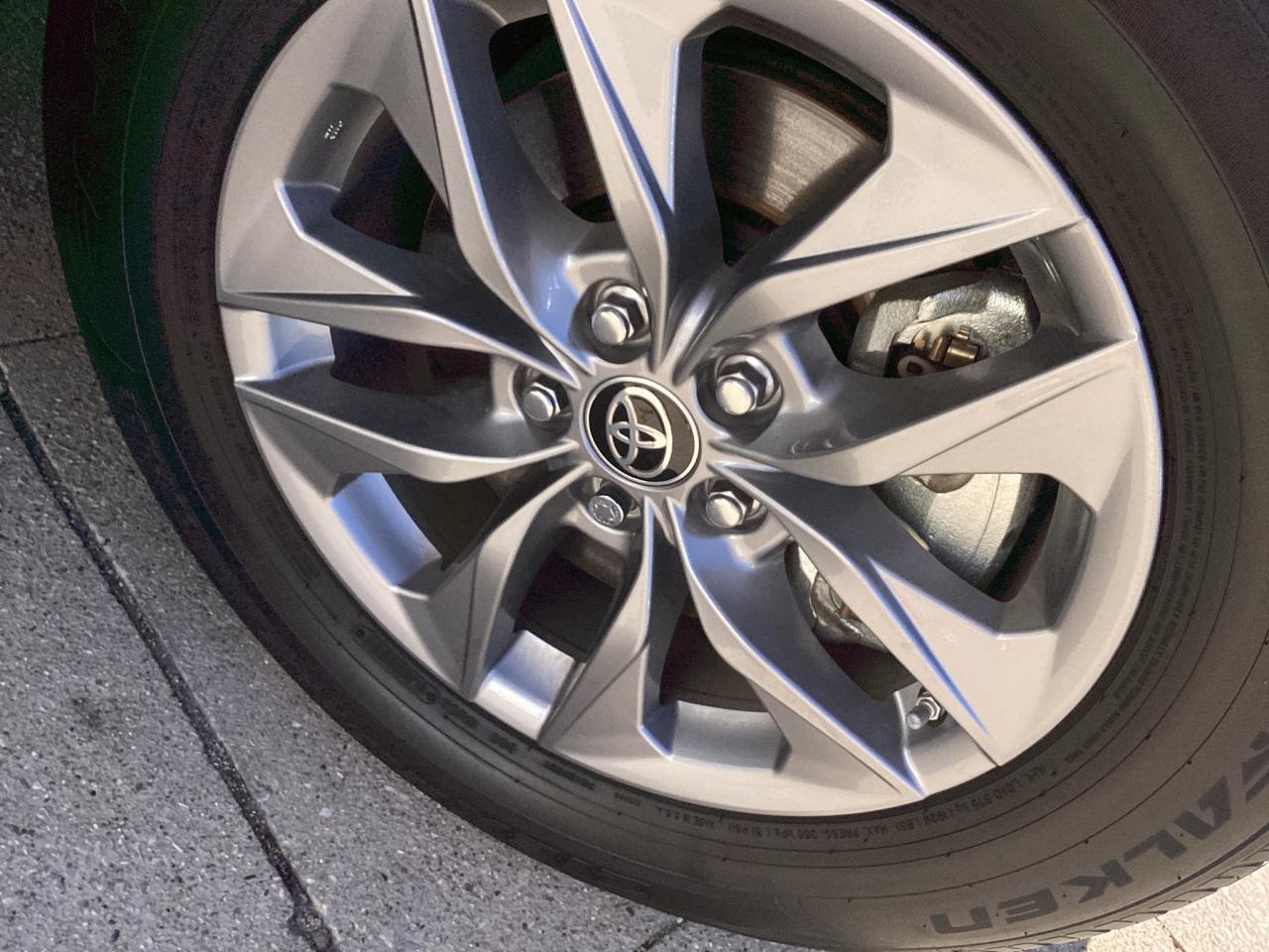 2021 Toyota Sienna LE 8-Passenger FWD Photo