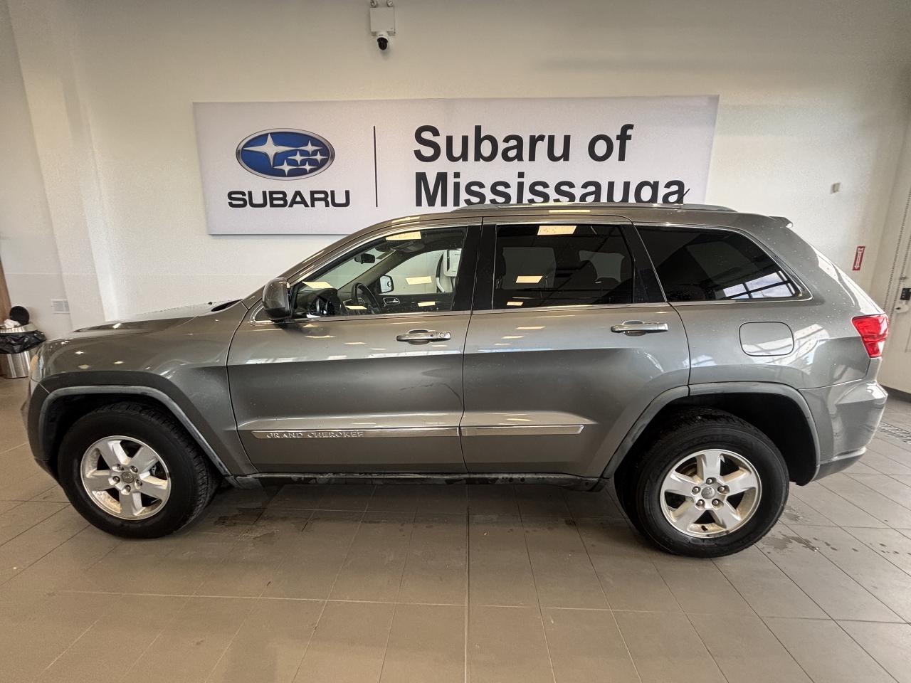 2012 Jeep Grand Cherokee 4WD   LAREDO   PUSH TO START   SOLD AS IS Photo3