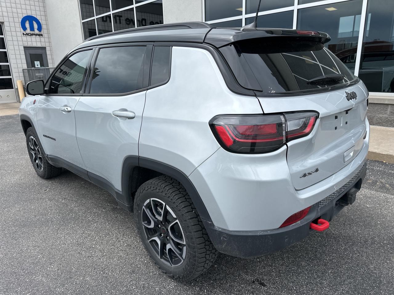 2025 Jeep Compass Trailhawk Elite Photo3