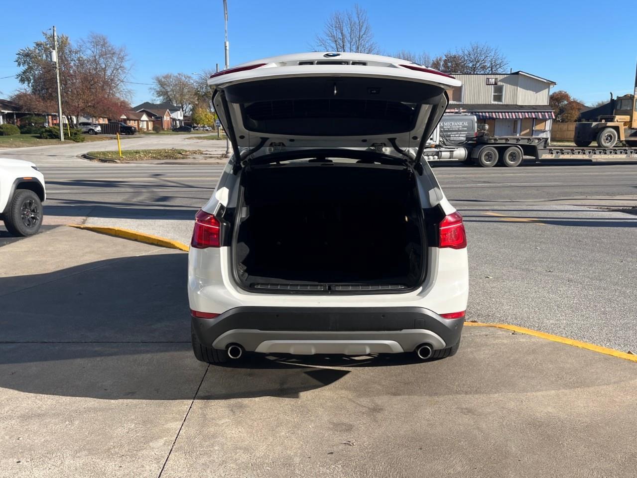 2018 BMW X1 xDrive28i LOW KM LOCAL TRADE Photo