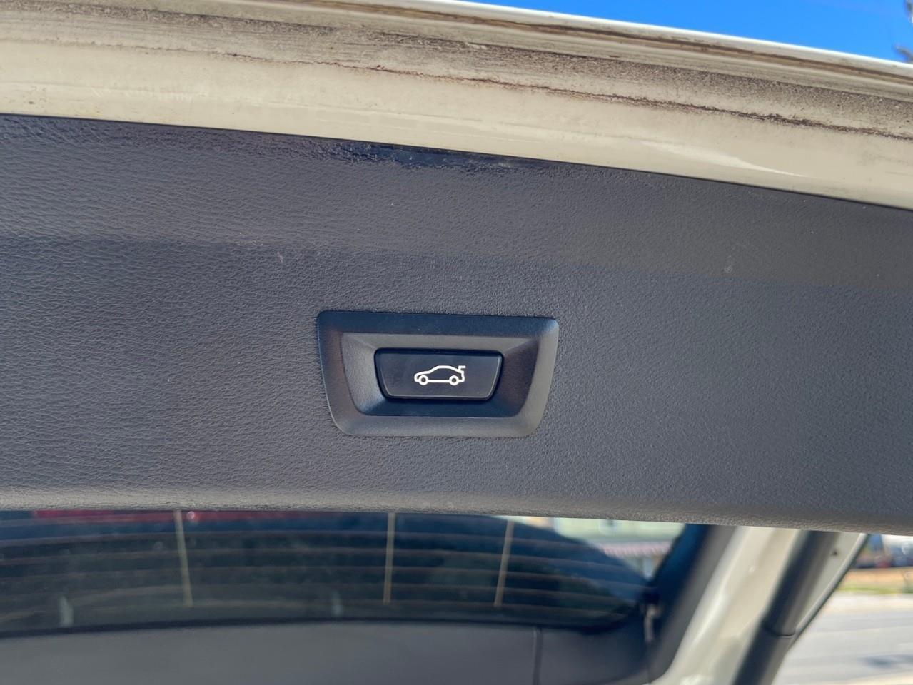 2018 BMW X1 xDrive28i LOW KM LOCAL TRADE Photo