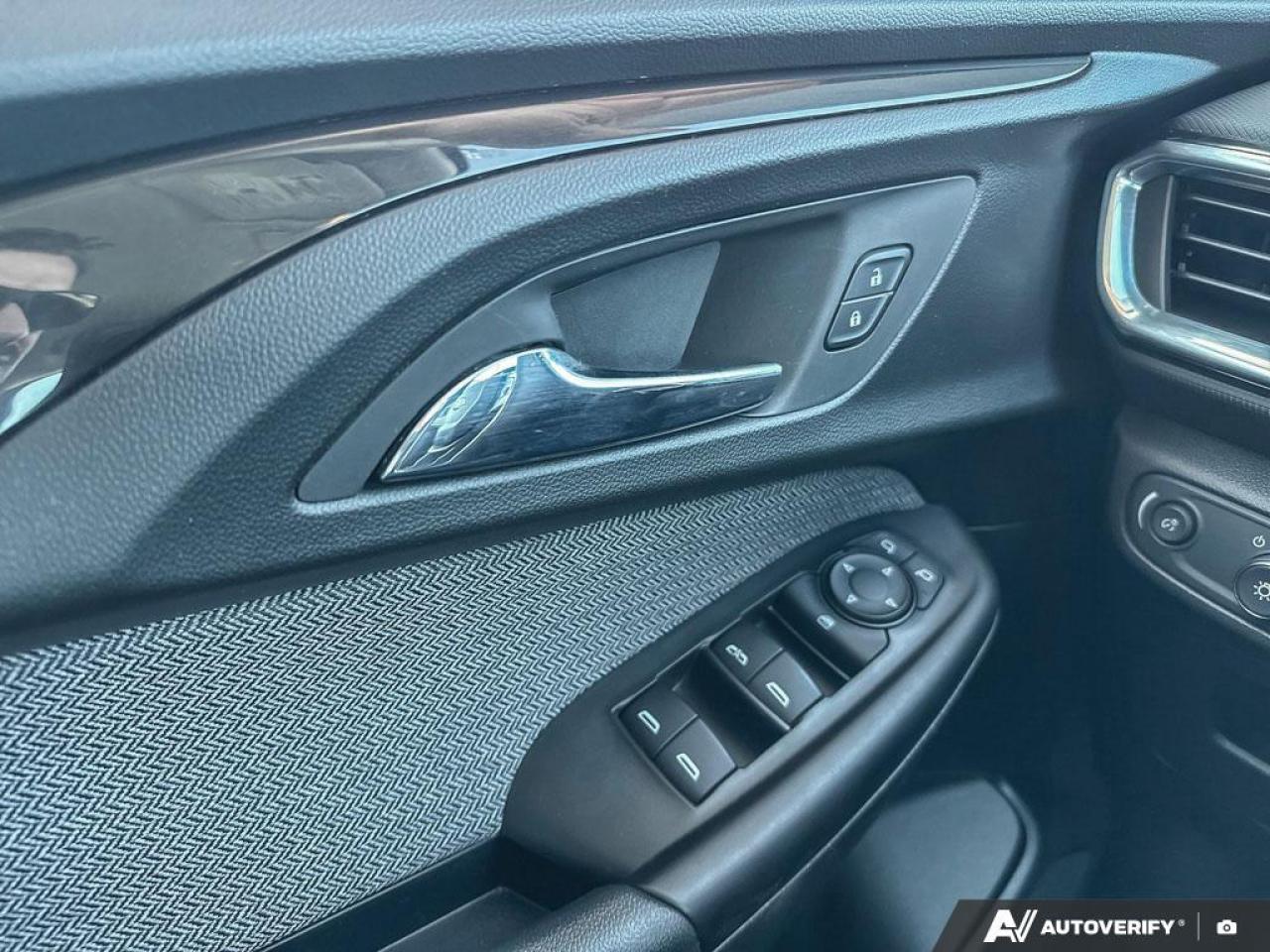 2022 Chevrolet TrailBlazer LT   4 NEW BRAKES   HTD SEATS   APPLE CARPLAY Photo