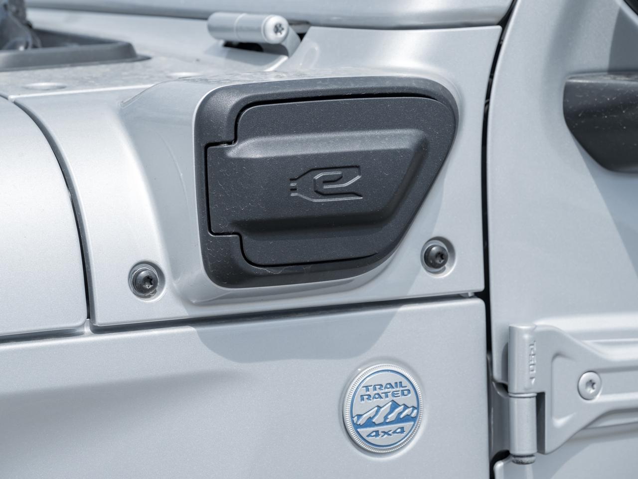 2023 Jeep Wrangler Sahara 4xe 4 door 4x4  NAVI  LOW KMS Photo3