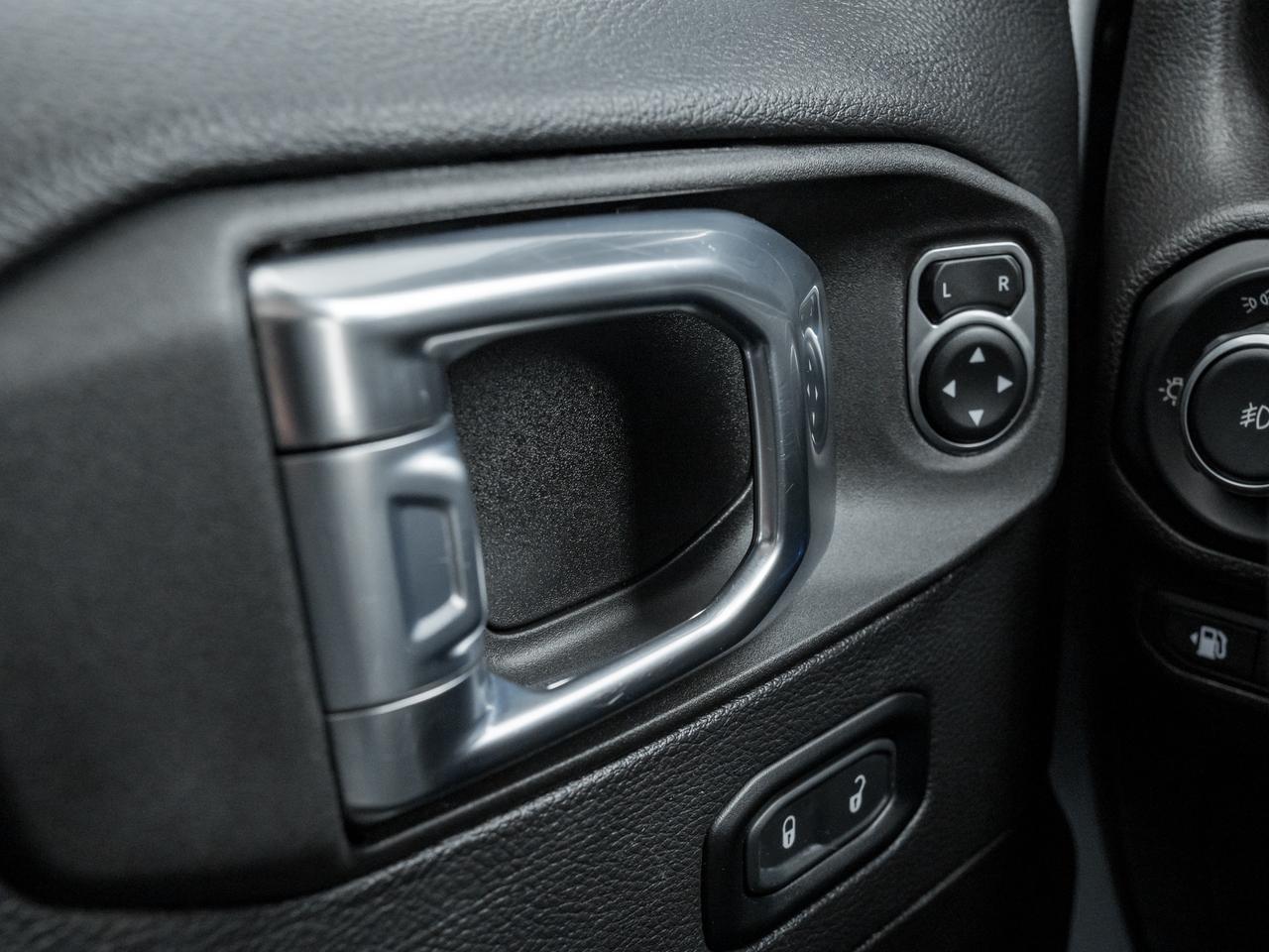 2023 Jeep Wrangler Sahara 4xe 4 door 4x4  NAVI  LOW KMS Photo