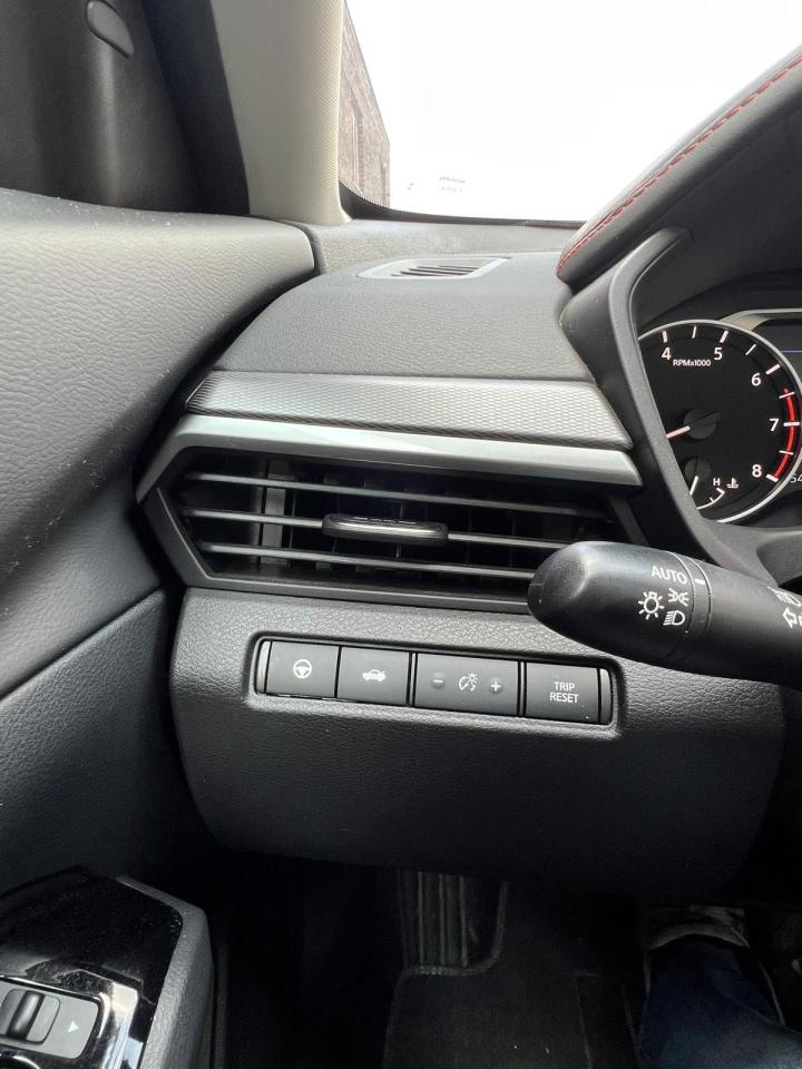 2023 Nissan Altima SR AWD, SUNROOF, LEATHER, HEATED SEATS Photo