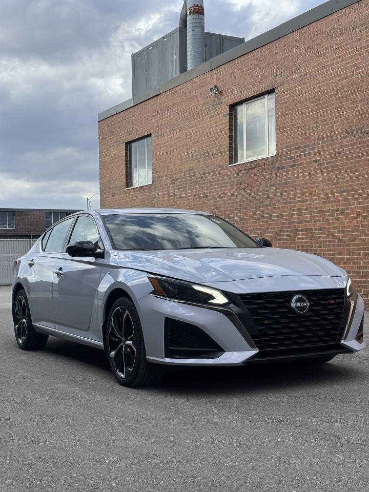 2023 Nissan Altima SR AWD, SUNROOF, LEATHER, HEATED SEATS Photo