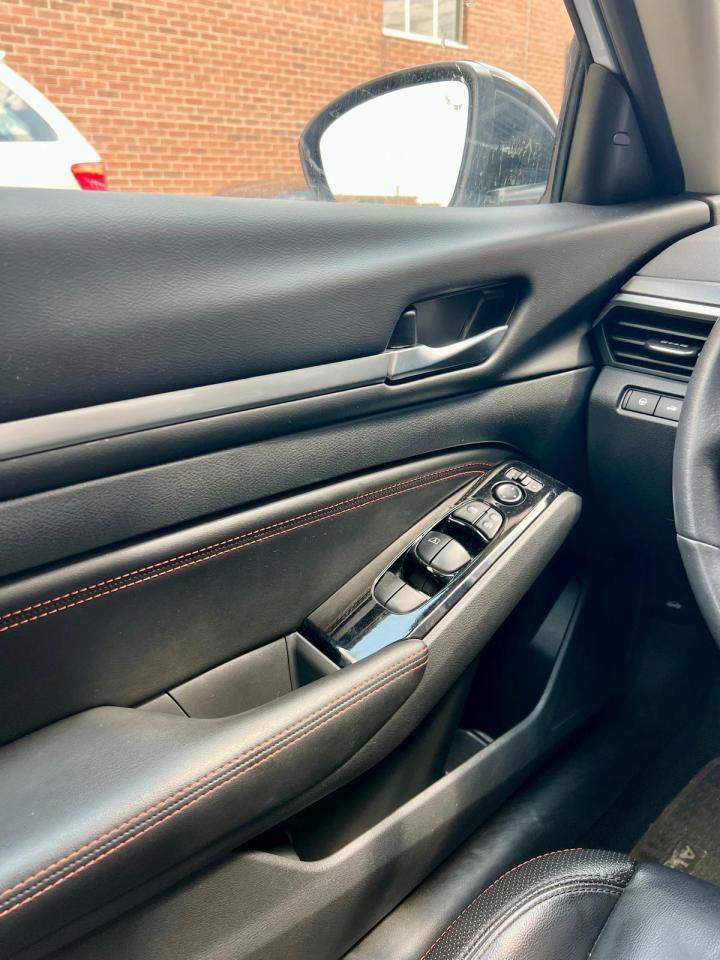 2023 Nissan Altima SR AWD, SUNROOF, LEATHER, HEATED SEATS Photo