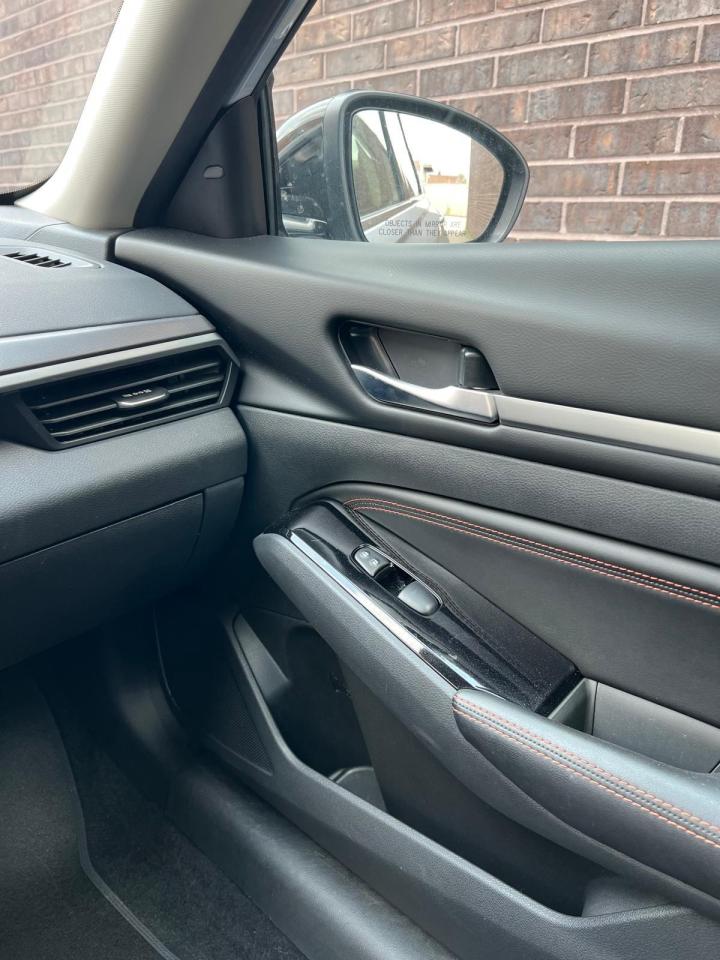 2023 Nissan Altima SR AWD, SUNROOF, LEATHER, HEATED SEATS Photo