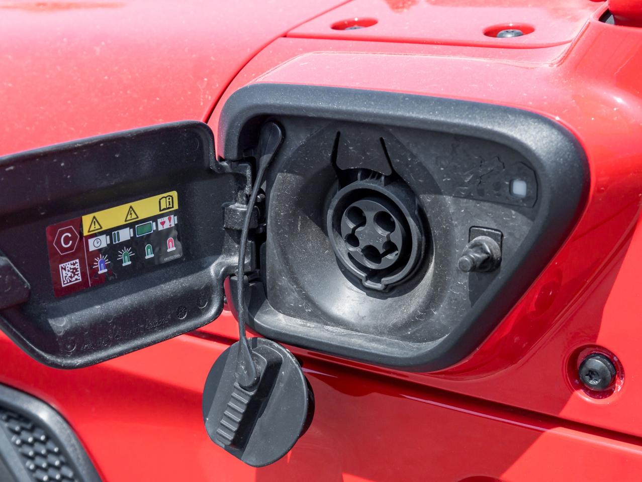 2024 Jeep Wrangler Rubicon  TECH GRP WINCH GRP  CONVENIENCE GRP Photo