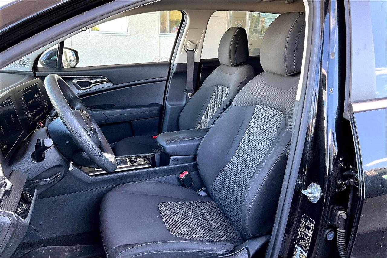 2023 Kia Sportage LX FWD   Heated Seats   Apple CarPlay/Android Auto Photo2
