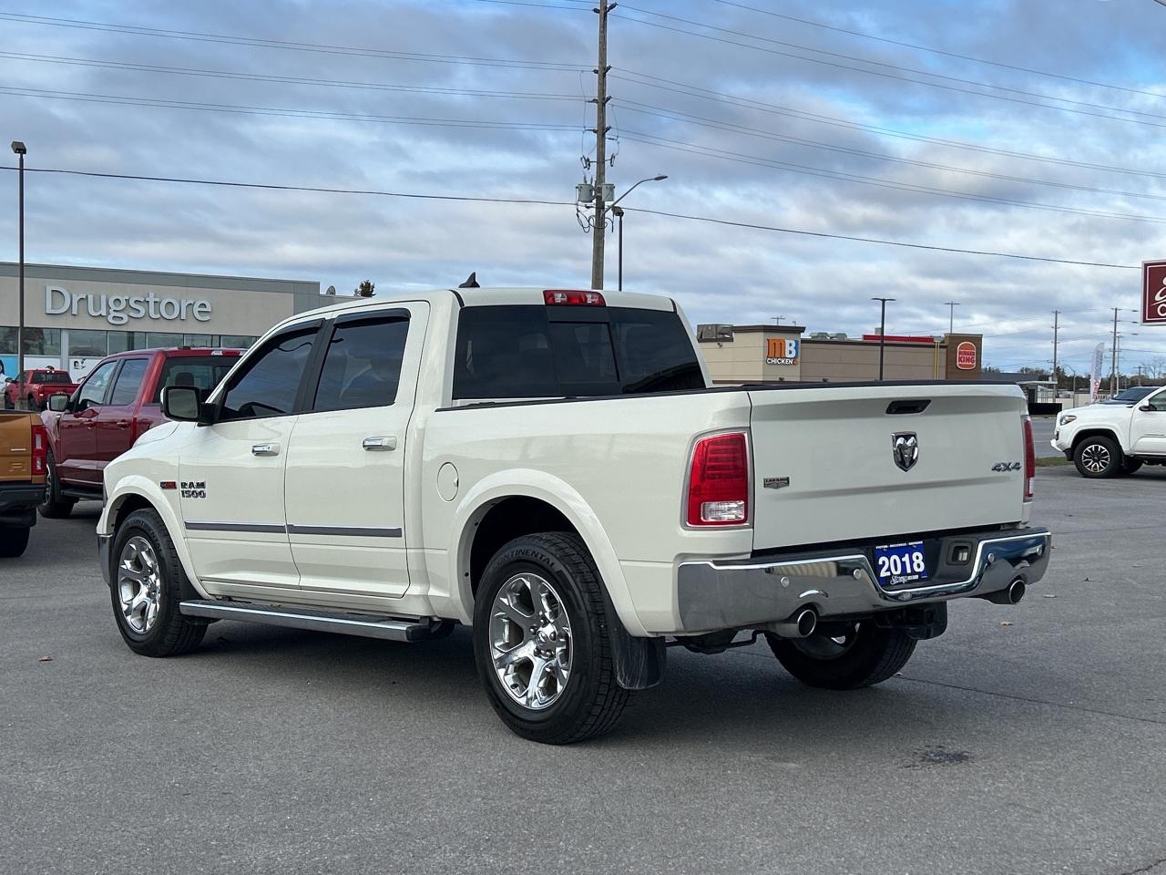 2018 RAM 1500 Laramie 4x4 LOADED CALL NAPANEE 613-354-2100 Photo