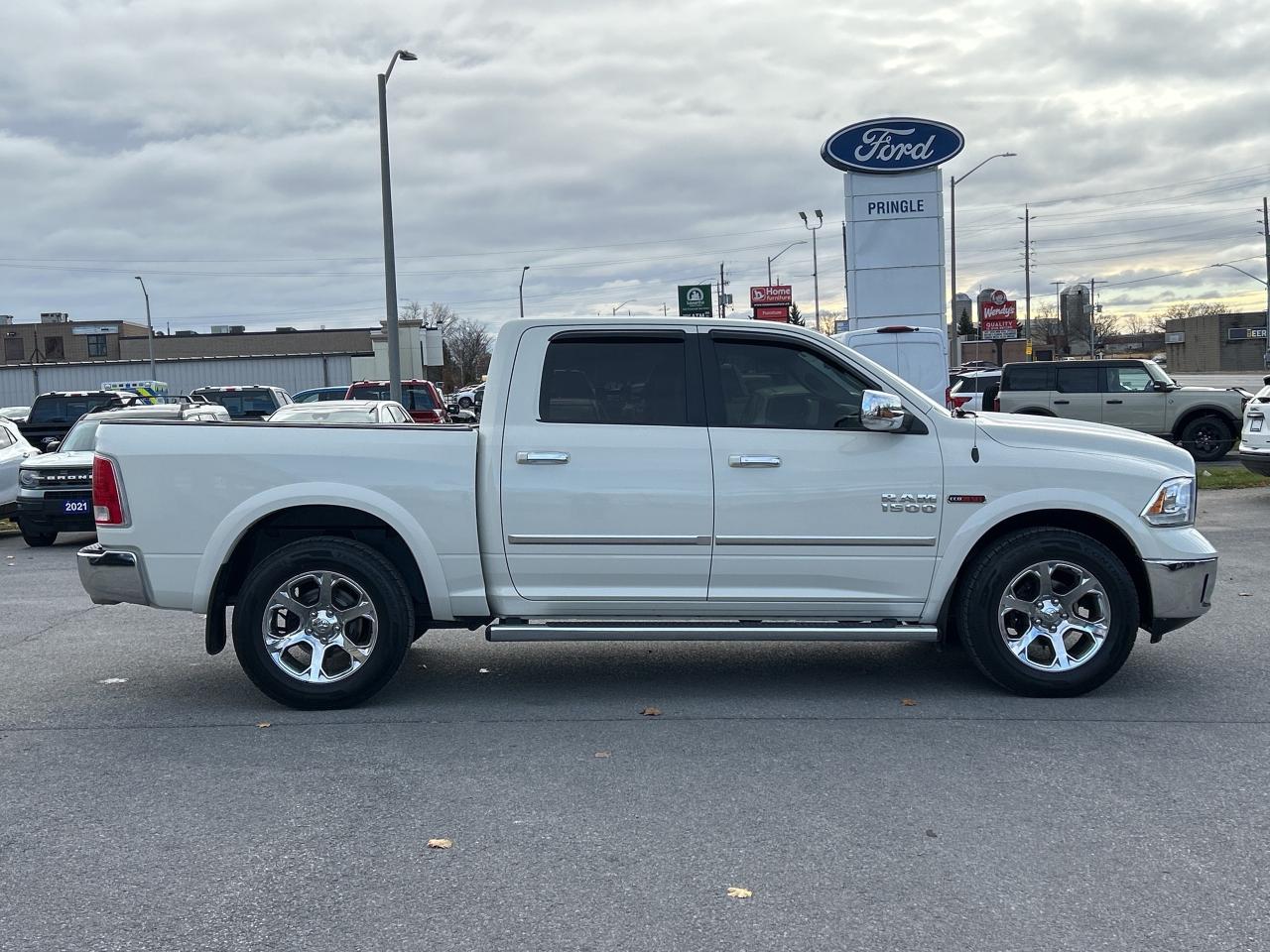 2018 RAM 1500 Laramie 4x4 LOADED CALL NAPANEE 613-354-2100 Photo