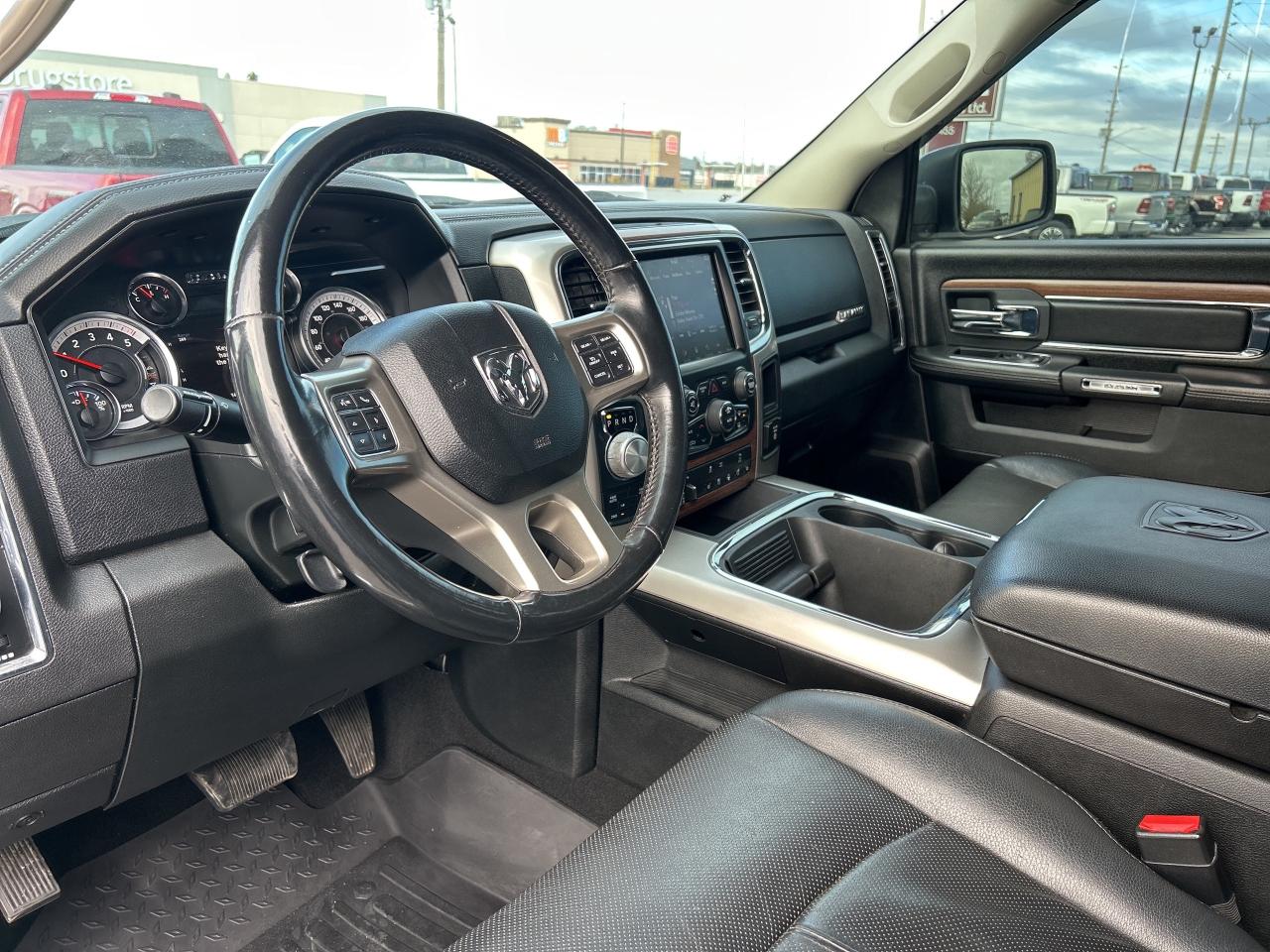 2018 RAM 1500 Laramie 4x4 LOADED CALL NAPANEE 613-354-2100 Photo