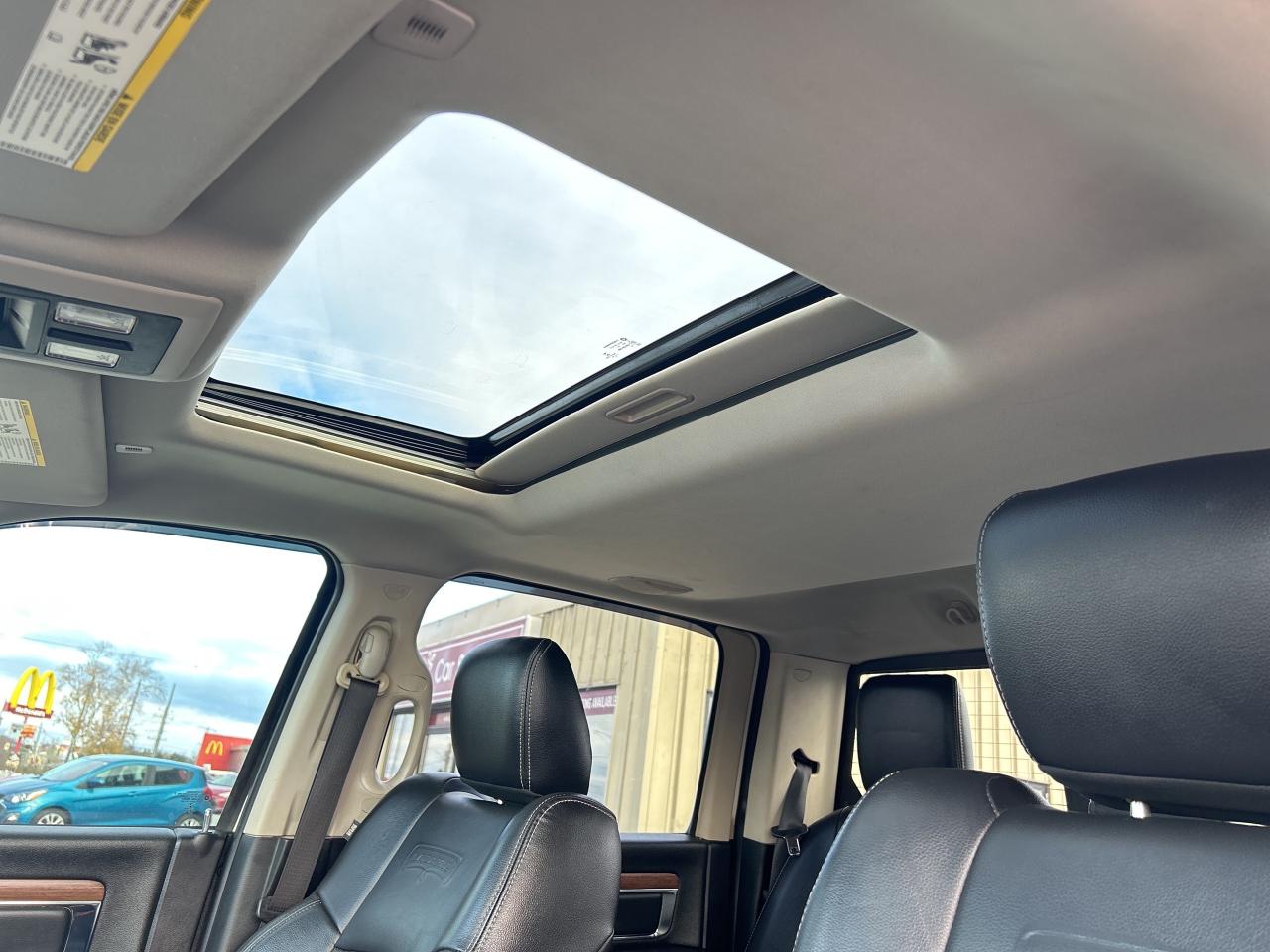 2018 RAM 1500 Laramie 4x4 LOADED CALL NAPANEE 613-354-2100 Photo