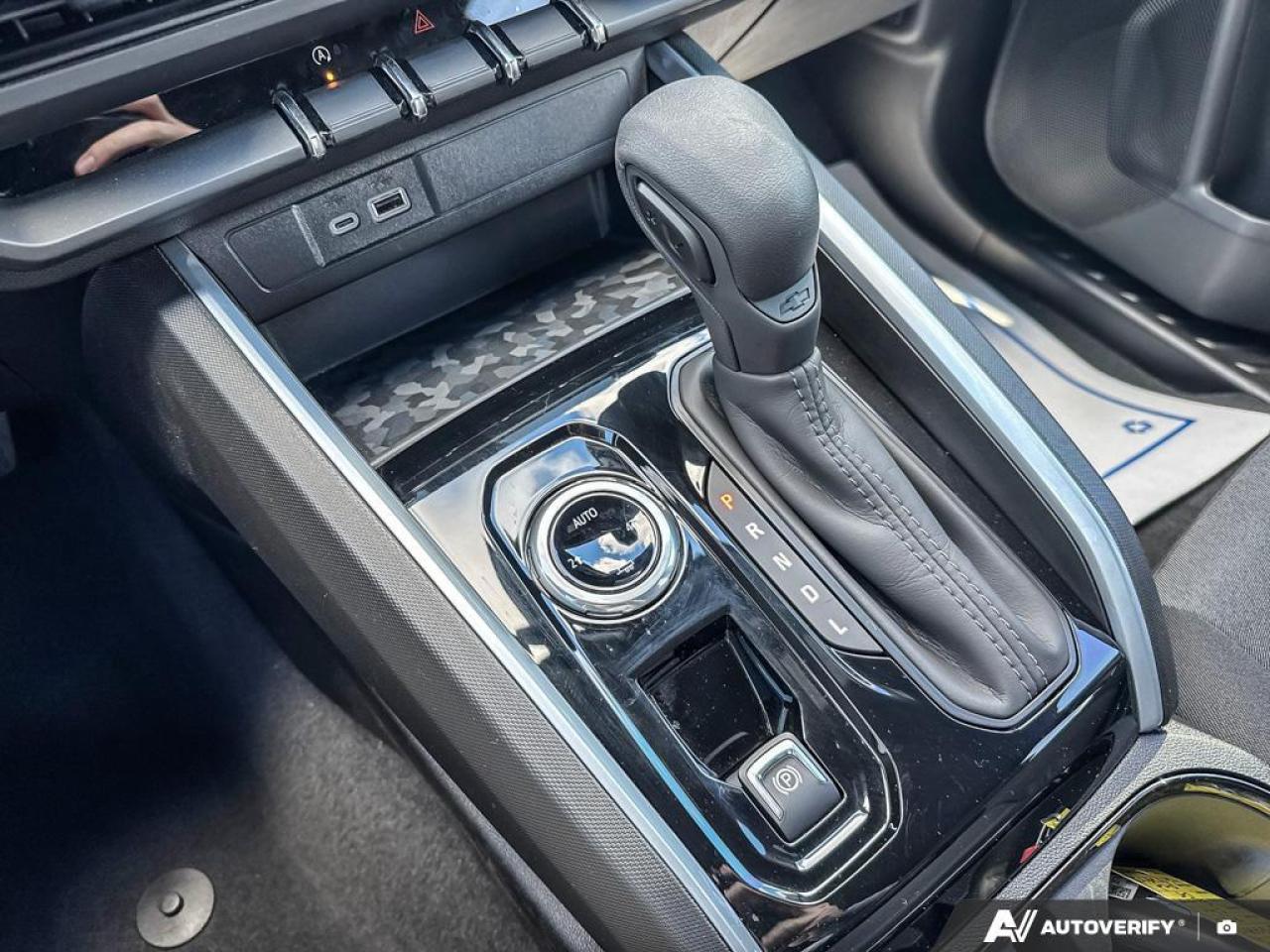 2025 Chevrolet Colorado WT   APPLE CARPLAY   TRAILER PKG   REAR CAM Photo