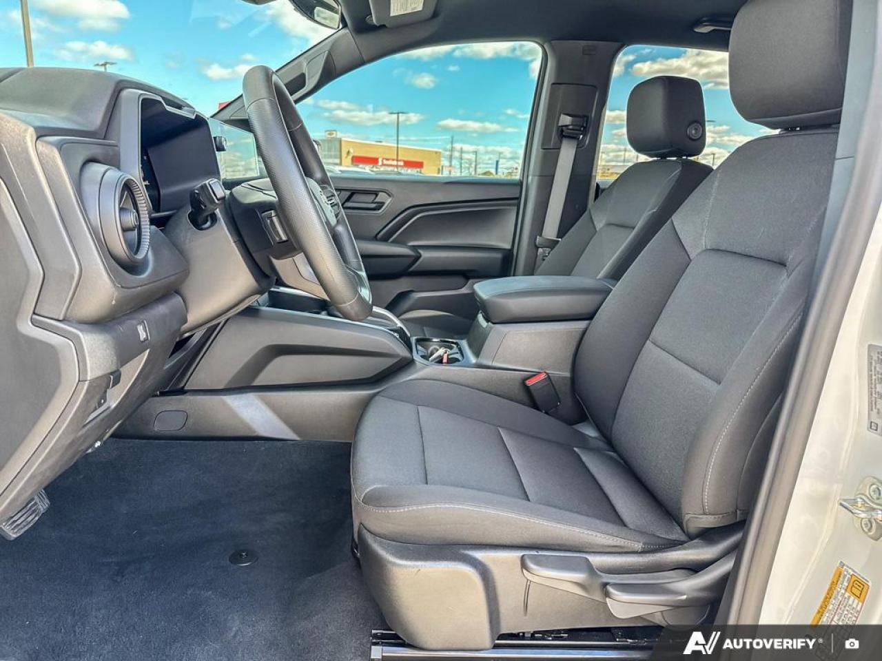 2025 Chevrolet Colorado WT   APPLE CARPLAY   TRAILER PKG   REAR CAM Photo