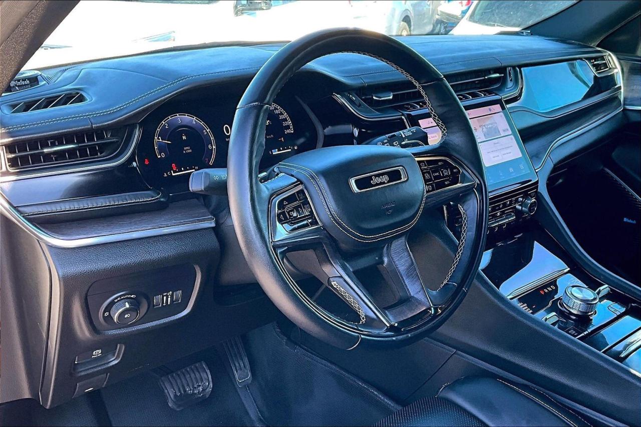 2023 Jeep Grand Cherokee Overland 4WD   Luxury Tech   Rear Seat Video Group Photo3