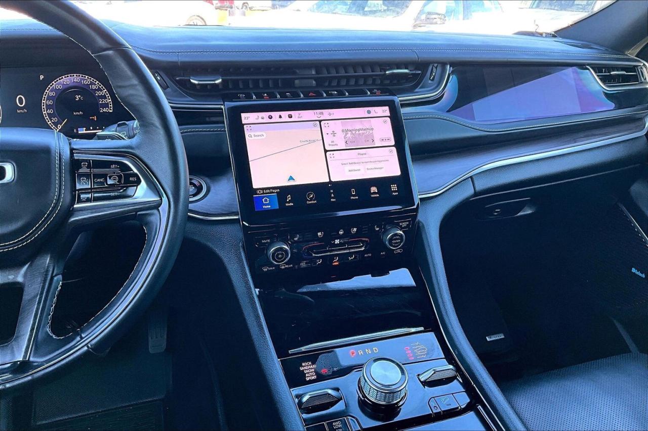 2023 Jeep Grand Cherokee Overland 4WD   Luxury Tech   Rear Seat Video Group Photo