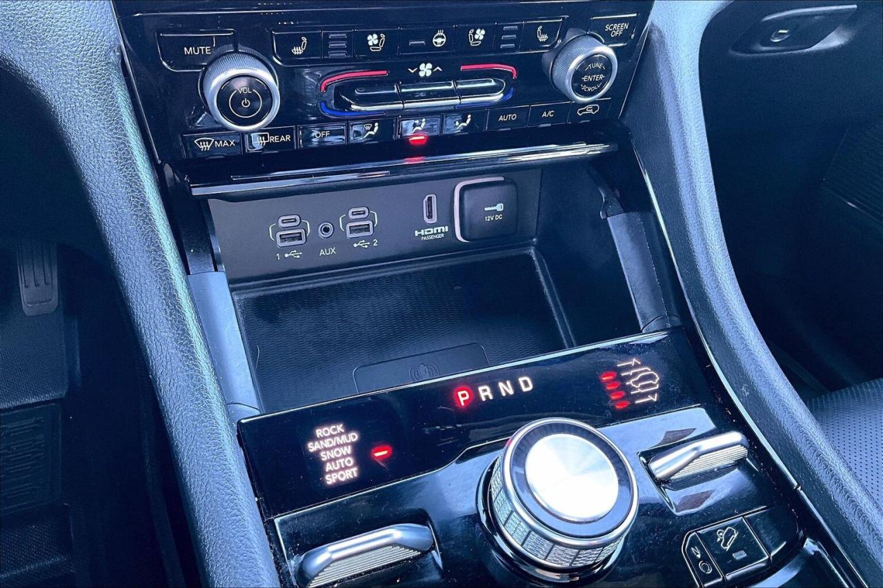 2023 Jeep Grand Cherokee Overland 4WD   Luxury Tech   Rear Seat Video Group Photo