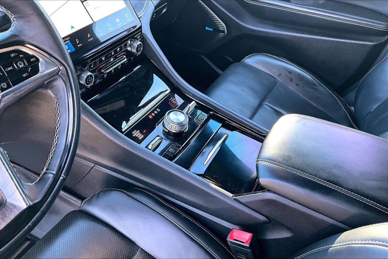 2023 Jeep Grand Cherokee Overland 4WD   Luxury Tech   Rear Seat Video Group Photo