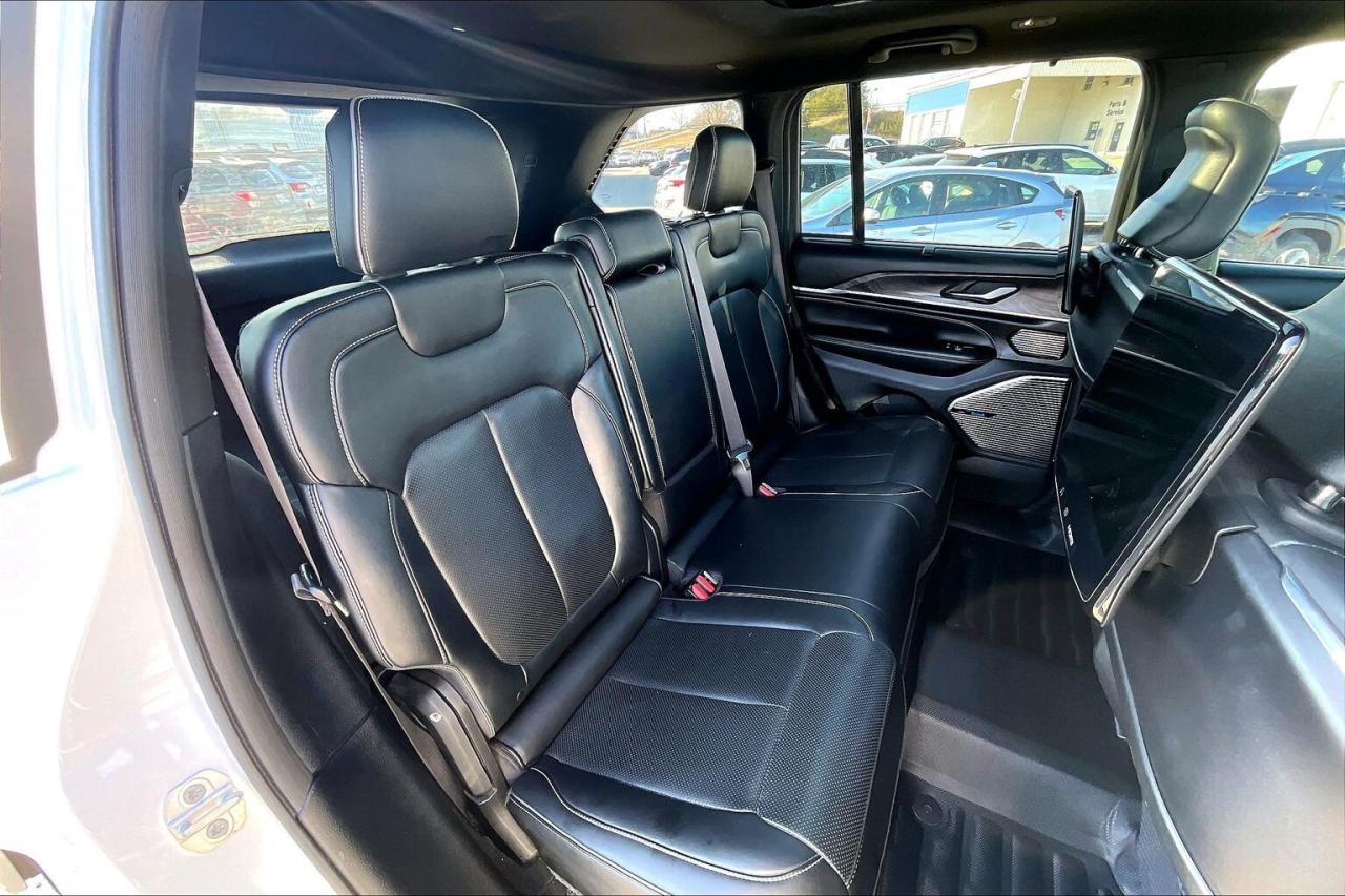 2023 Jeep Grand Cherokee Overland 4WD   Luxury Tech   Rear Seat Video Group Photo