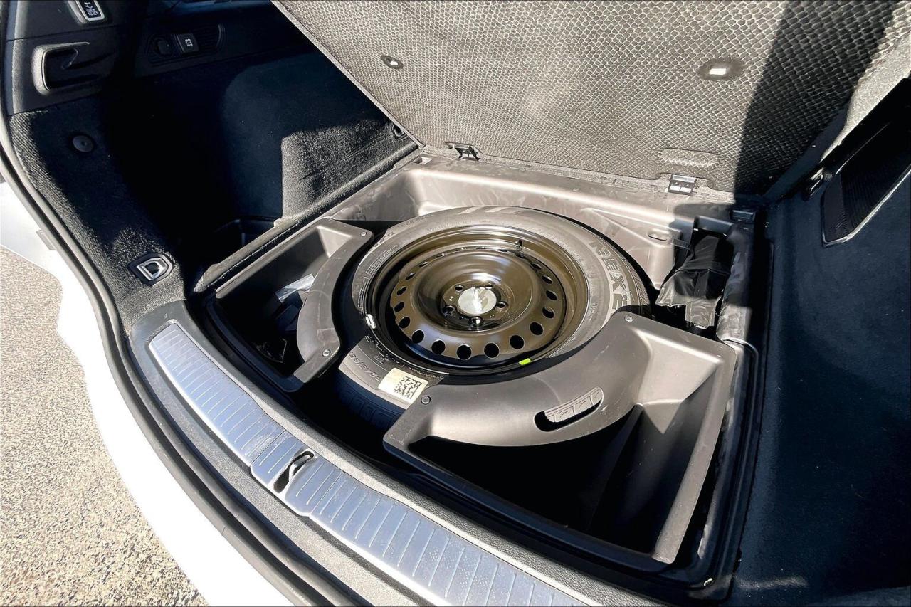 2023 Jeep Grand Cherokee Overland 4WD   Luxury Tech   Rear Seat Video Group Photo