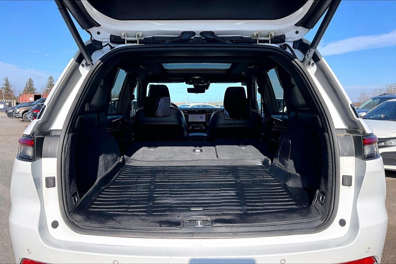 2023 Jeep Grand Cherokee Overland 4WD   Luxury Tech   Rear Seat Video Group Photo