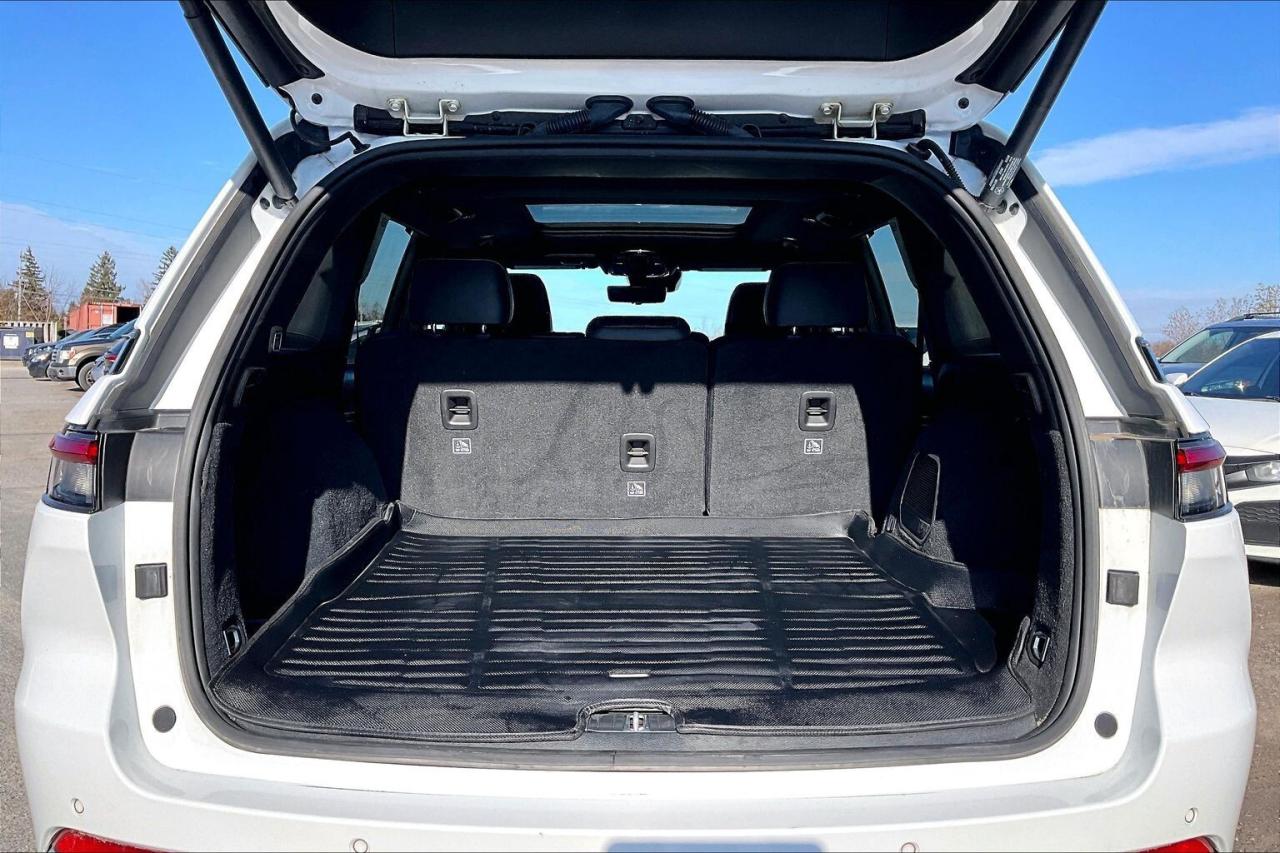 2023 Jeep Grand Cherokee Overland 4WD   Luxury Tech   Rear Seat Video Group Photo