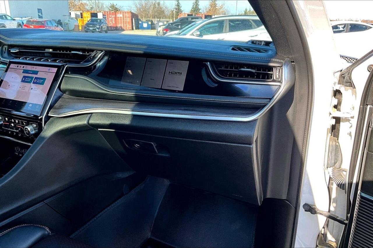 2023 Jeep Grand Cherokee Overland 4WD   Luxury Tech   Rear Seat Video Group Photo