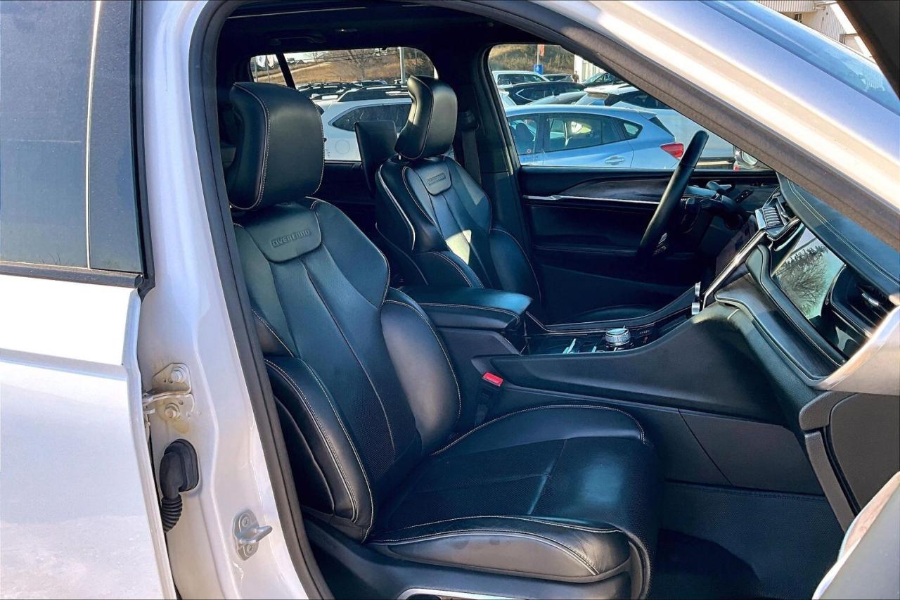 2023 Jeep Grand Cherokee Overland 4WD   Luxury Tech   Rear Seat Video Group Photo