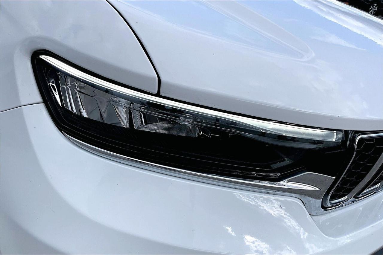 2023 Jeep Grand Cherokee Overland 4WD   Luxury Tech   Rear Seat Video Group Photo