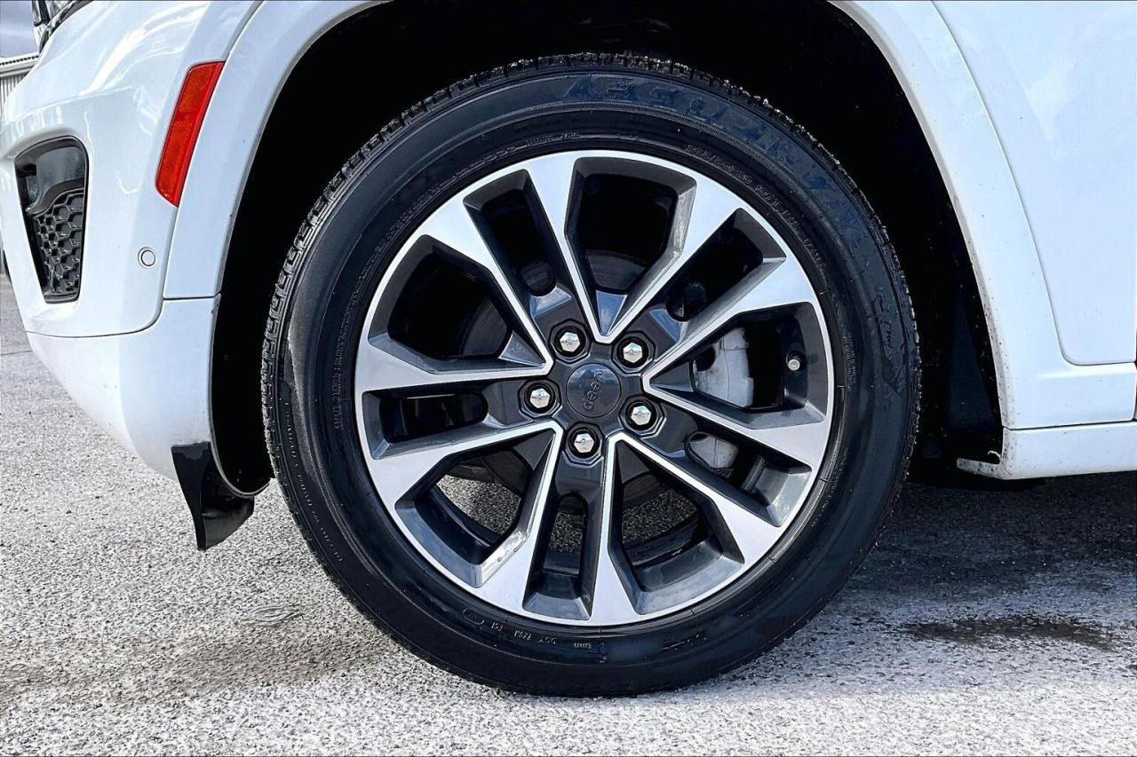 2023 Jeep Grand Cherokee Overland 4WD   Luxury Tech   Rear Seat Video Group Photo