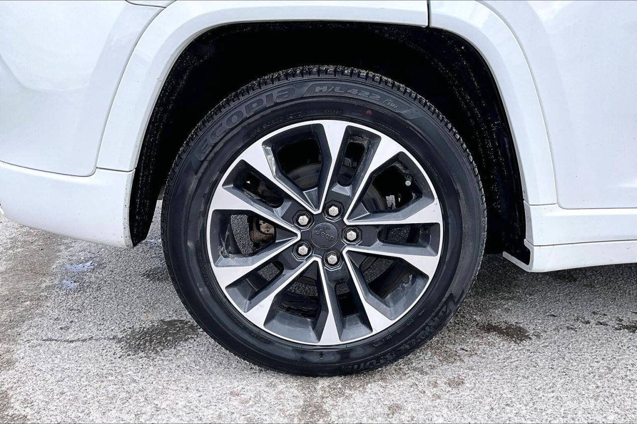 2023 Jeep Grand Cherokee Overland 4WD   Luxury Tech   Rear Seat Video Group Photo