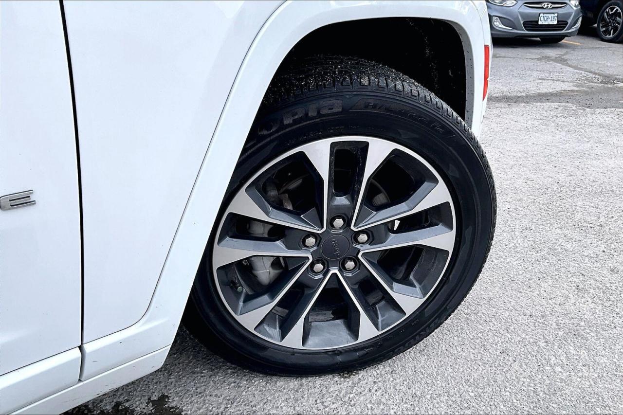 2023 Jeep Grand Cherokee Overland 4WD   Luxury Tech   Rear Seat Video Group Photo